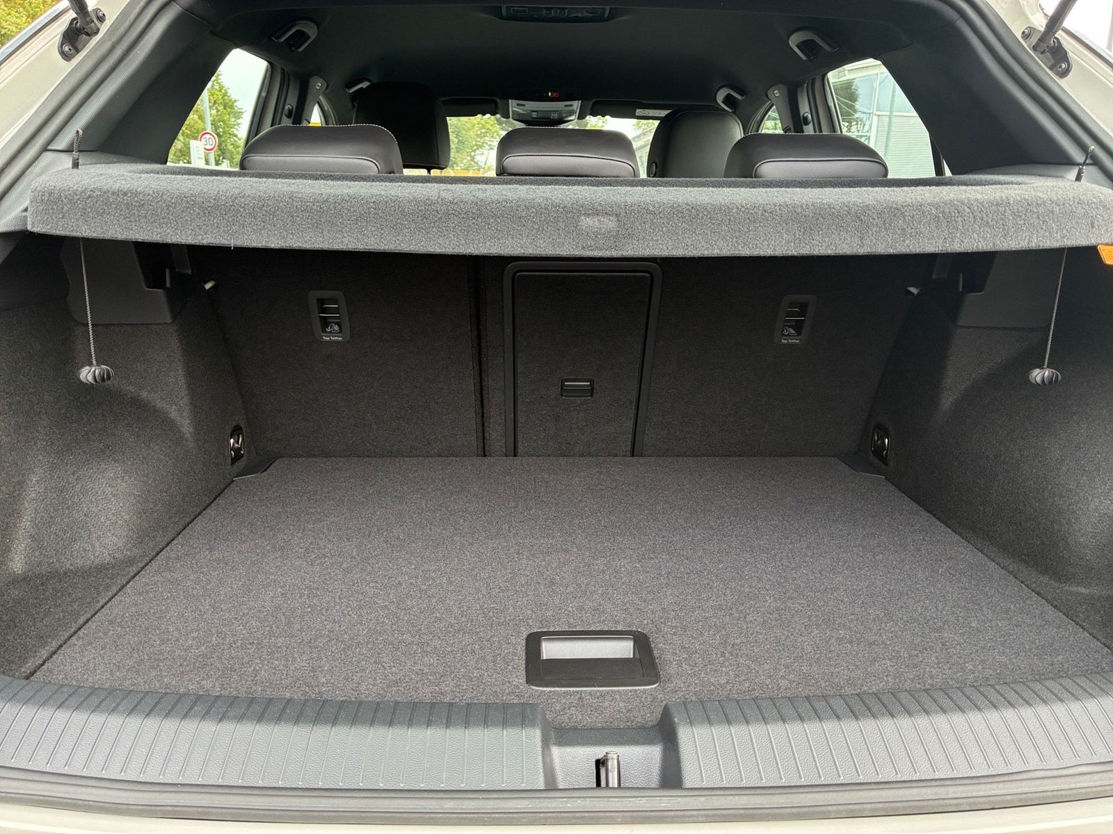Fahrzeugabbildung Volkswagen T-Roc 1.5 TSI R-Line LED,PDC,SHZ,ACC,Virtual,LM