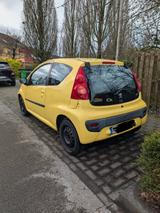 Peugeot 107  - Peugeot 107: Gelb