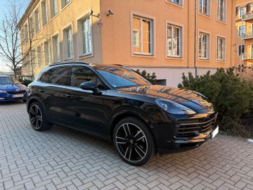 Porsche Cayenne - 1