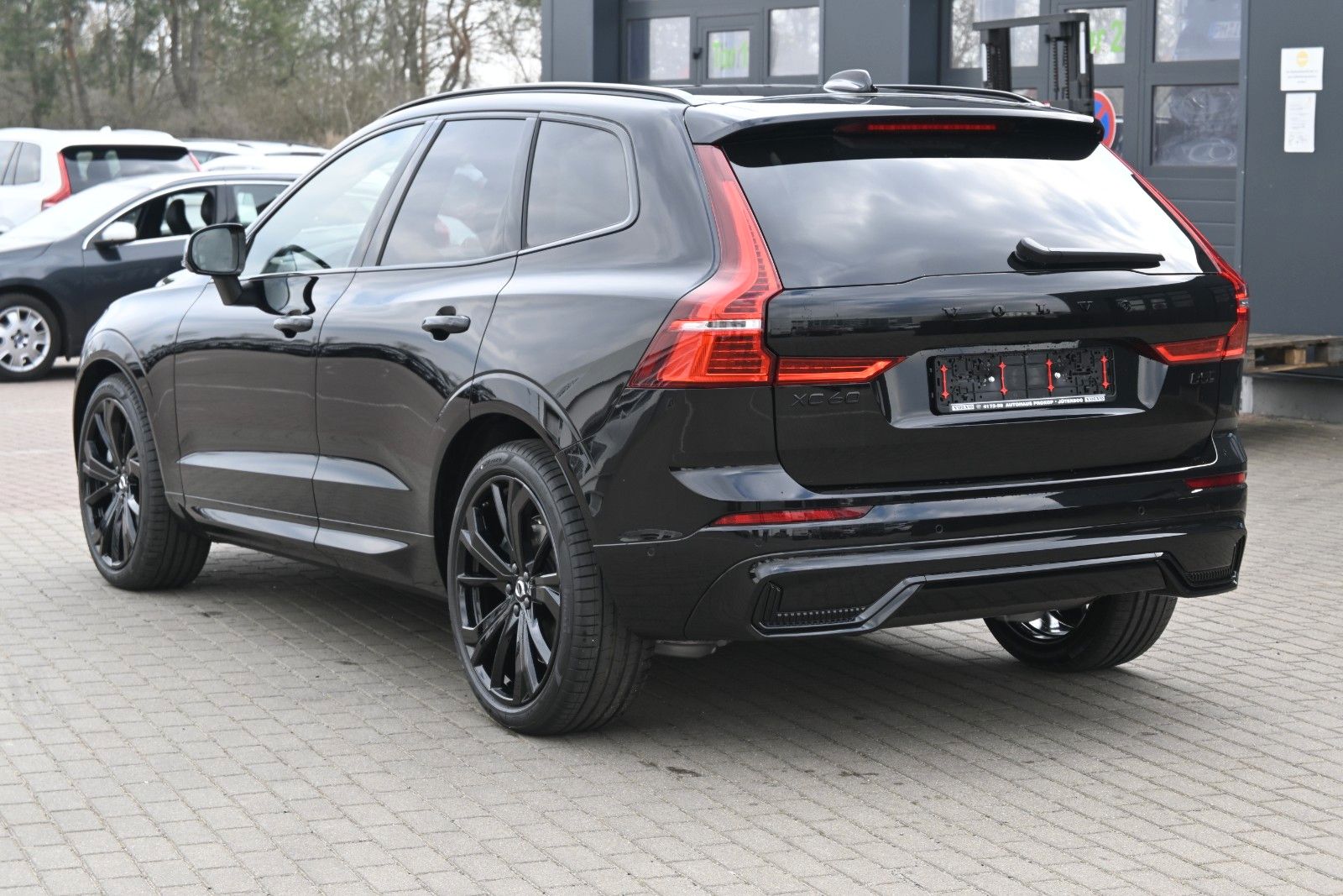Fahrzeugabbildung Volvo XC60 B5 AWD Ultra Black Edition*LED*PANO*360*B&W