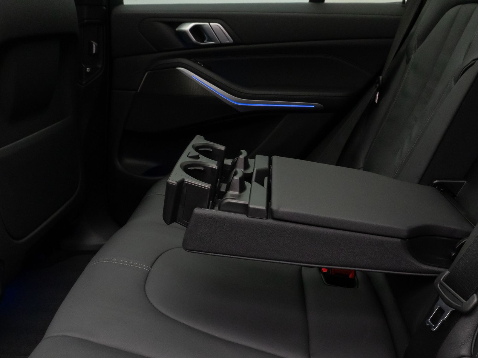 Fahrzeugabbildung BMW X5 xD30d M Sport Panorama Kamera HUD DAB HiFi