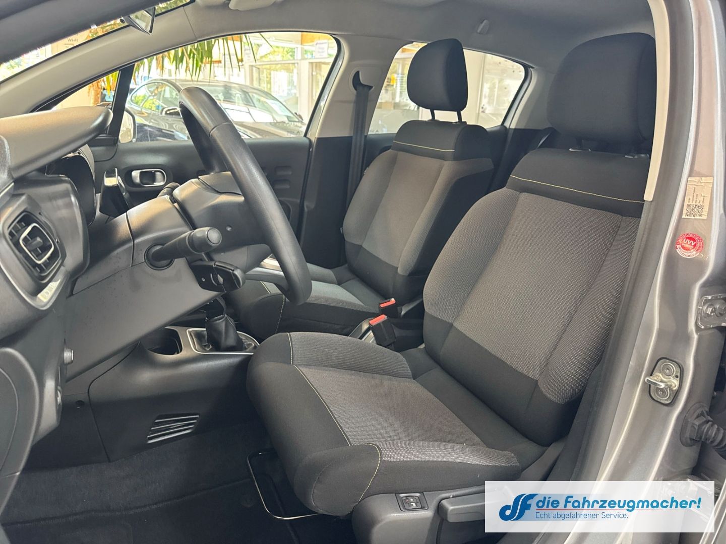 Fahrzeugabbildung Citroën C3 C-Series 1.2 PureTech LED Klimaautom DAB SHZ