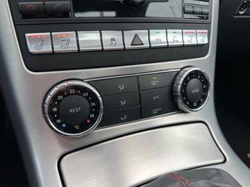 Fahrzeugabbildung Mercedes-Benz SLK 200 CGI Roadster AMG*Panorama*Memory*TOP*