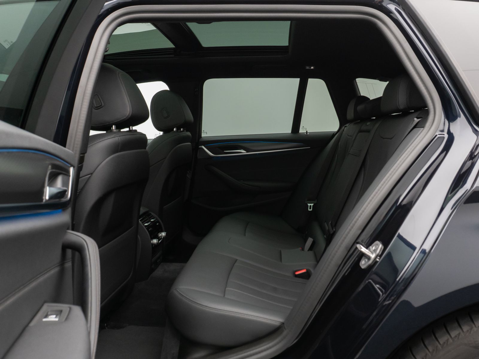 Fahrzeugabbildung BMW 530e M Sport Panorama Kamera DAB HiFi Alarm LED