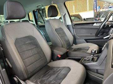 Volkswagen Golf *ACC*NAV*PDC*SitzHZ*2-ZONEN*ALCANTARA*AHK*