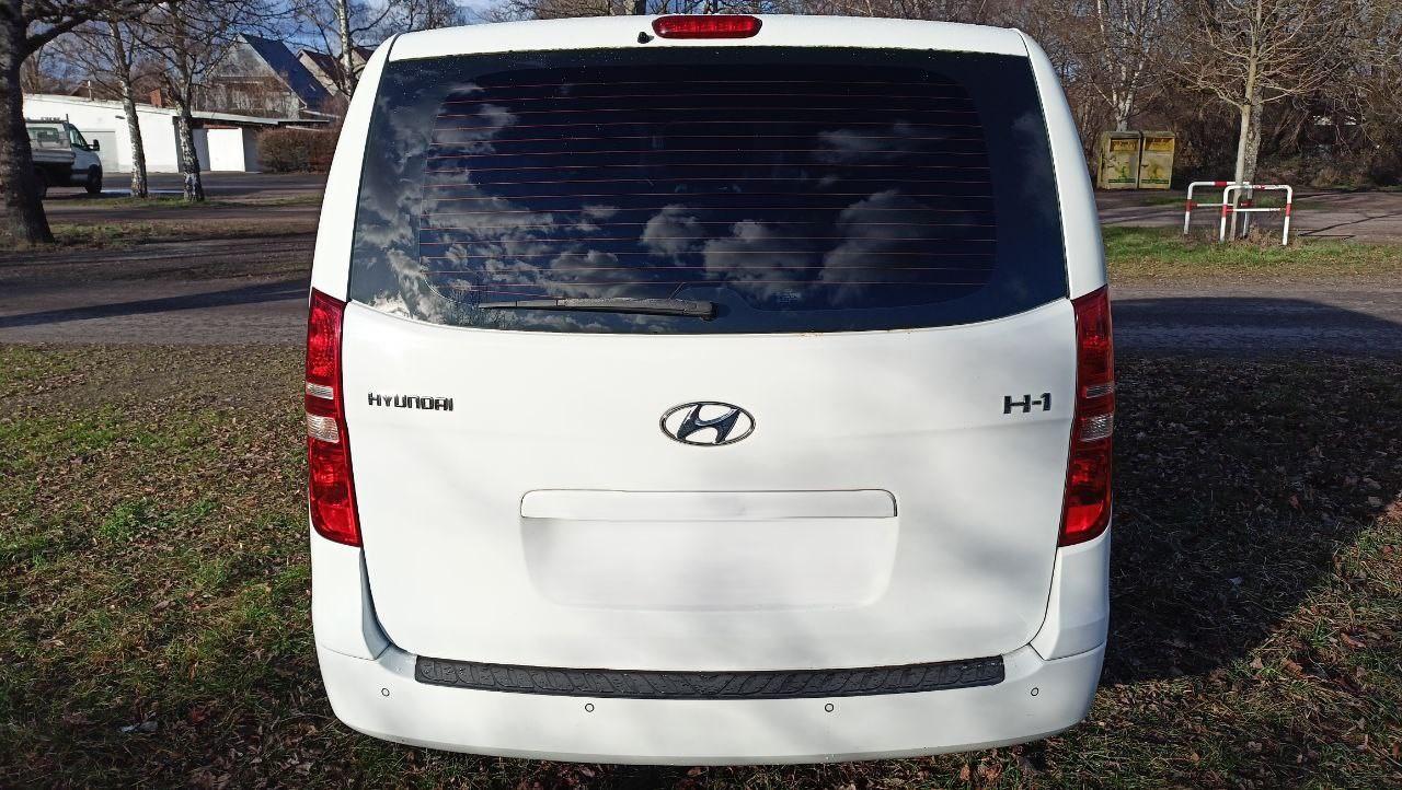 Hyundai Vollausstattung, 1. Hand, 8-fach bereift