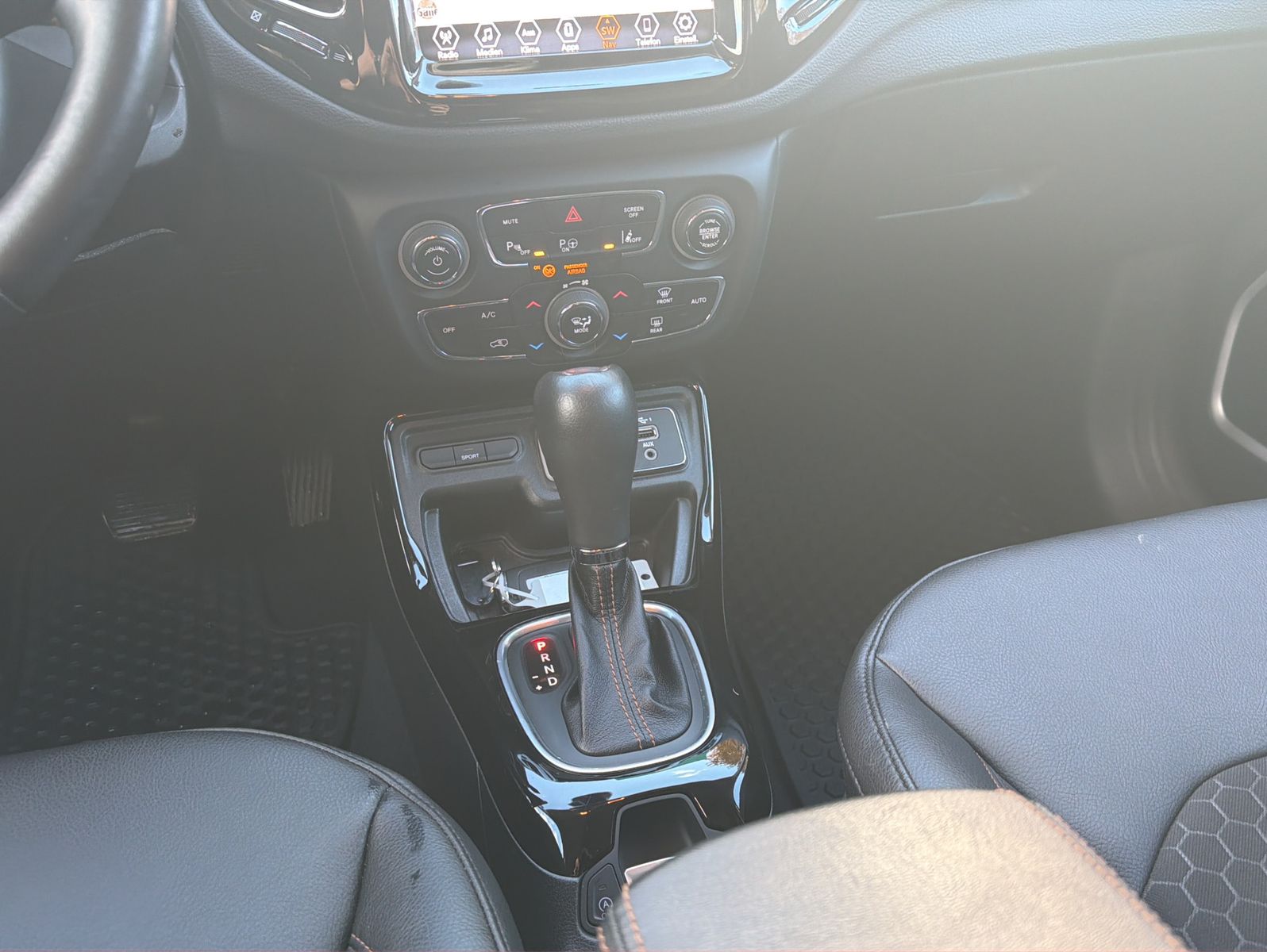 Fahrzeugabbildung Jeep Compass 1.3 T-GDI I4 LIMITED DCT 150 PS