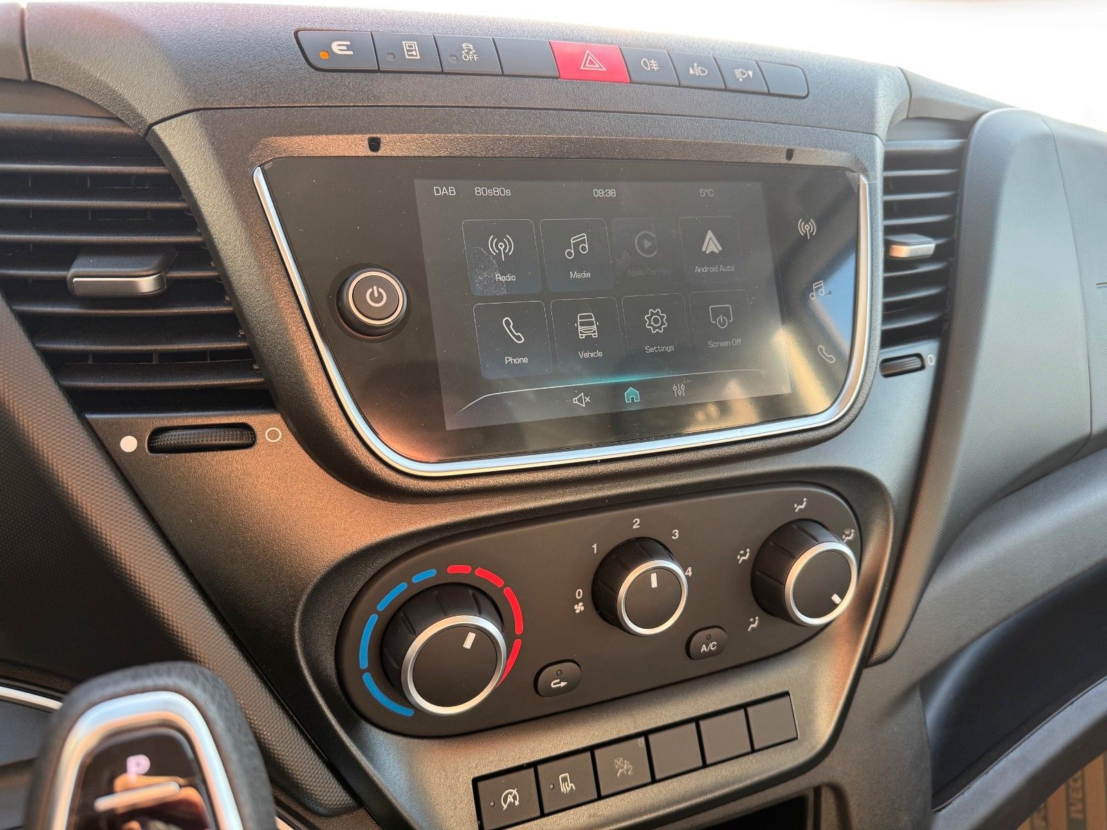 Fahrzeugabbildung Iveco Daily 35S14 A8*R3.450mm*Automatik*Kamera*3Sitze*