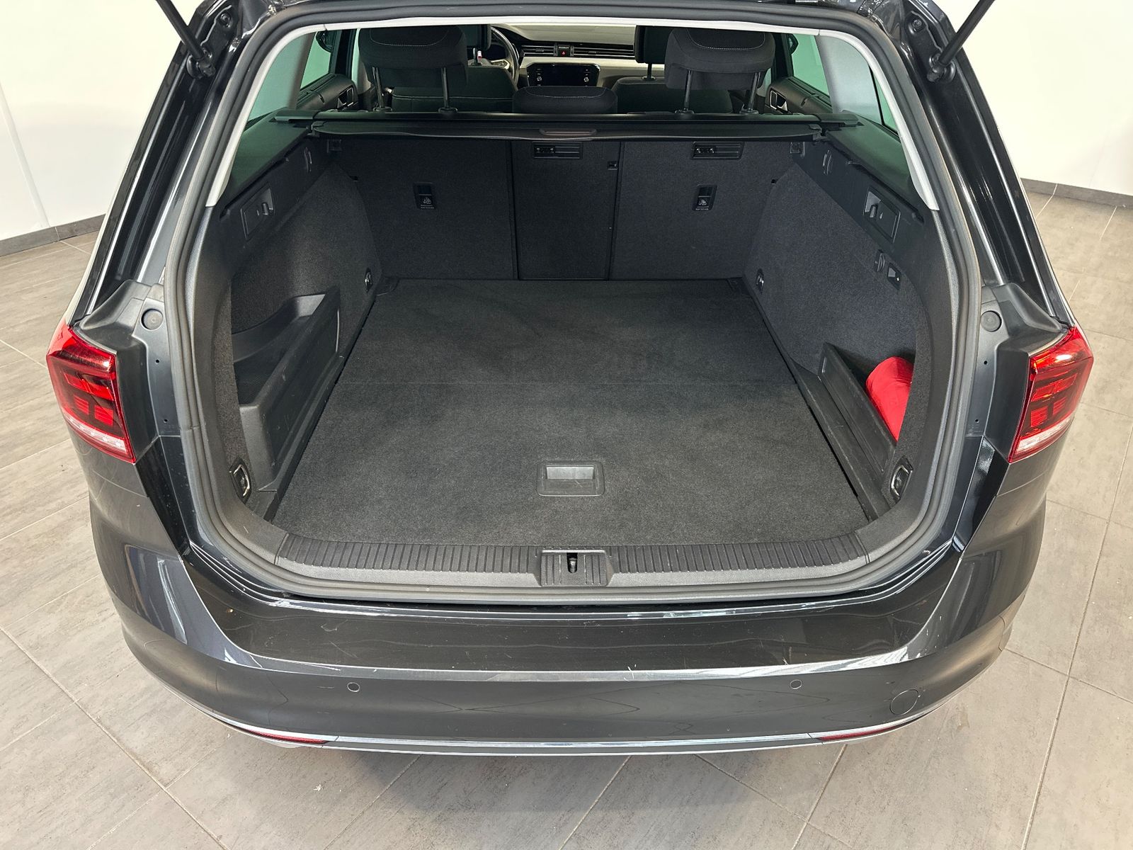 Fahrzeugabbildung Volkswagen Passat Variant GTE R-Line NAV+LED+KAM+HUD+AHK