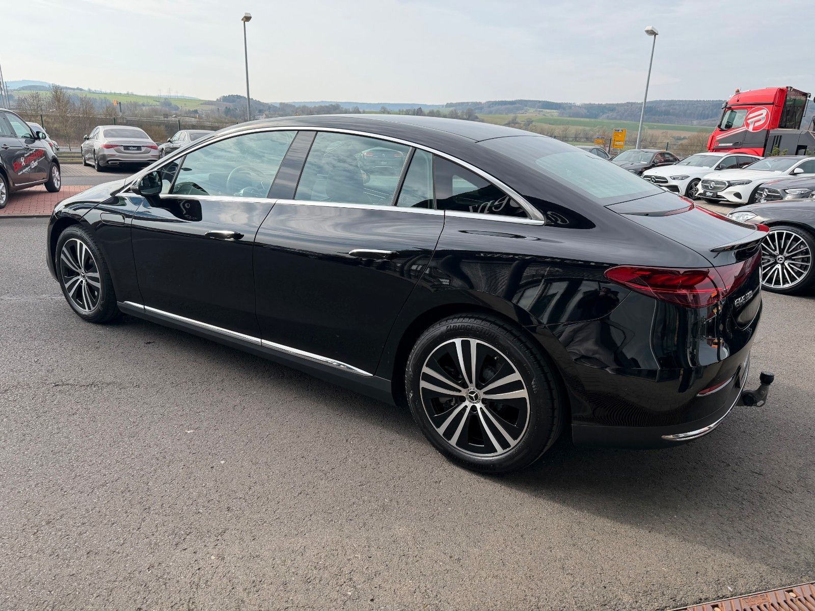 Fahrzeugabbildung Mercedes-Benz EQE 300 Avantgarde+AHK+RFK+Ambiente+HaLenkung