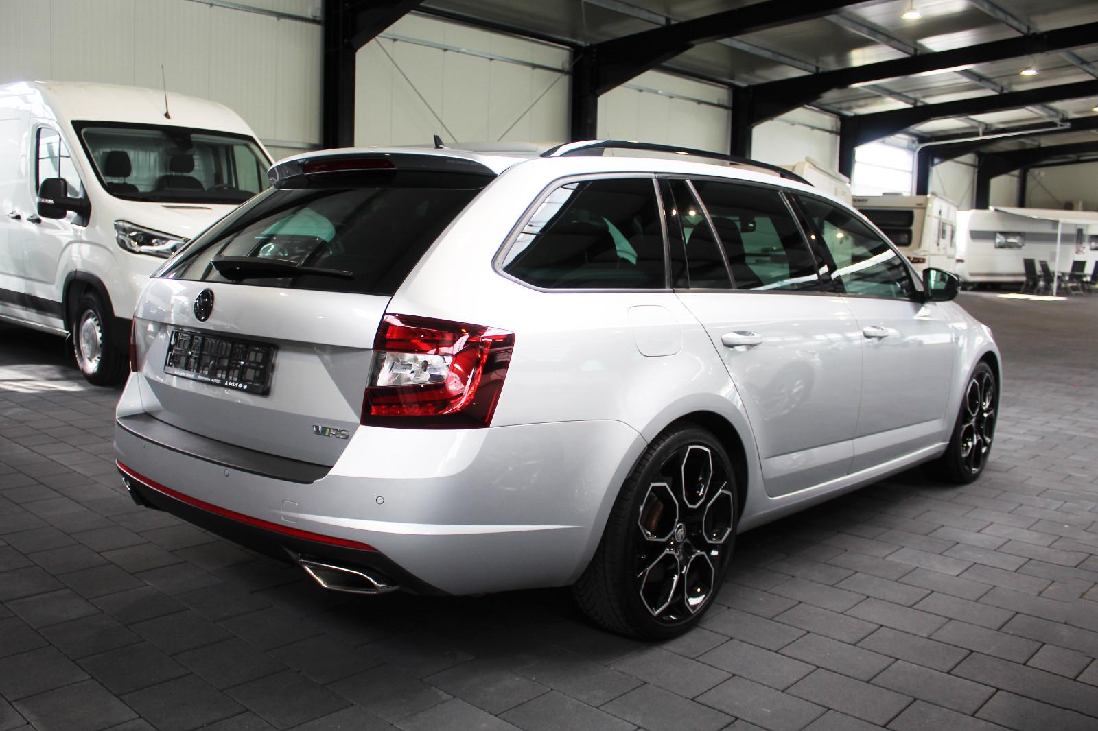 Skoda Octavia Combi 2.0 TSI RS (AHK, Business Paket)