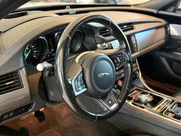 Jaguar XF - 11