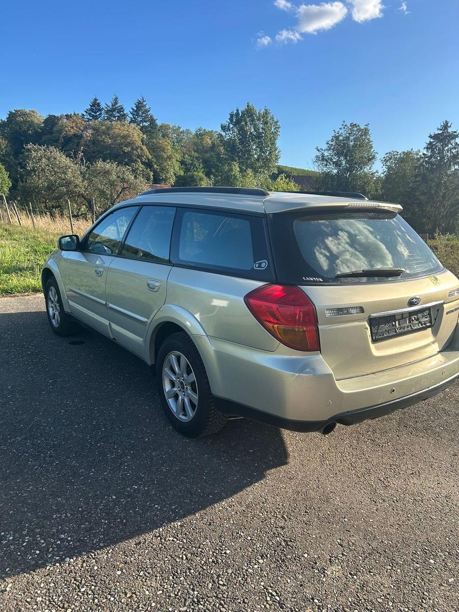 Subaru Outback 2006 — rear view