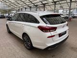 Hyundai i30 1.6 CRDi Ed. 30+ LED|Navi|ParkPilot|Sitzhzg - Hyundai i30 mit Diesel-Antrieb: Kombi, Automatik, 1.6