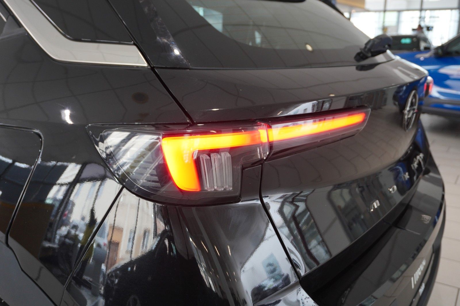 Fahrzeugabbildung Opel Mokka ELEGANCE 1.2T NAVI/LED/KAMERA/SPORT/SH/DAB