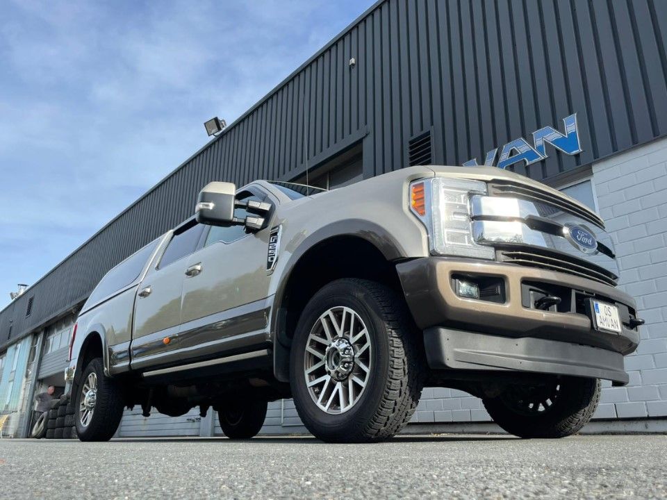 Fahrzeugabbildung Ford F 250 6.2 SuperDuty Pano Standh KingRanch