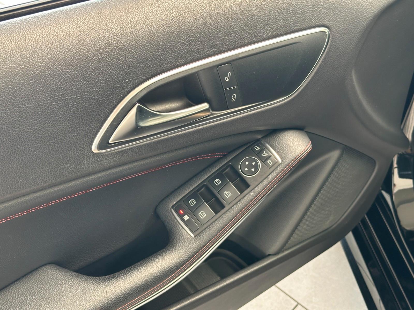 Mercedes-Benz A 250 4MATIC DCT Comand*Bi-Xenon*Leder*