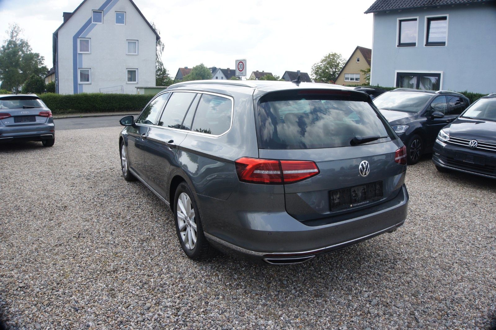 Fahrzeugabbildung Volkswagen Passat Variant Highline 4Motion PDC KAMERA PANO