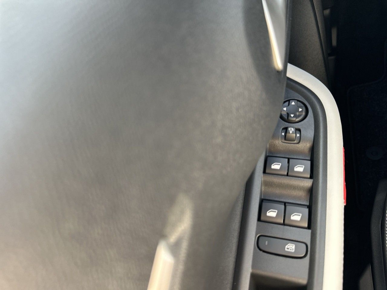 Fahrzeugabbildung Citroën C3 Hybrid 110 Doppelkupplung 6-Gang Max - mit KI generiert/bearbeitet