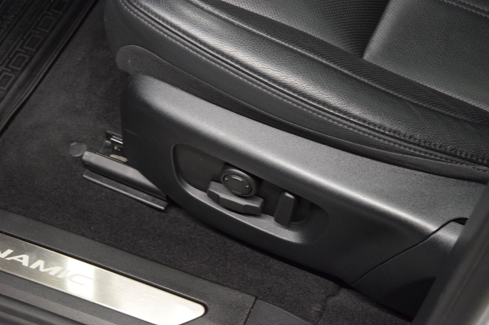Fahrzeugabbildung Land Rover Range Rover Evoque R-Dynamic SE Pano ACC Memory
