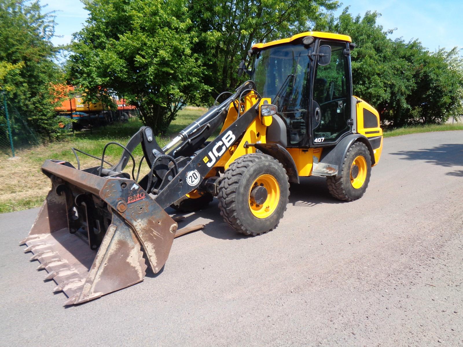 JCB 407 T4 inkl. Klappschaufel + Gabel