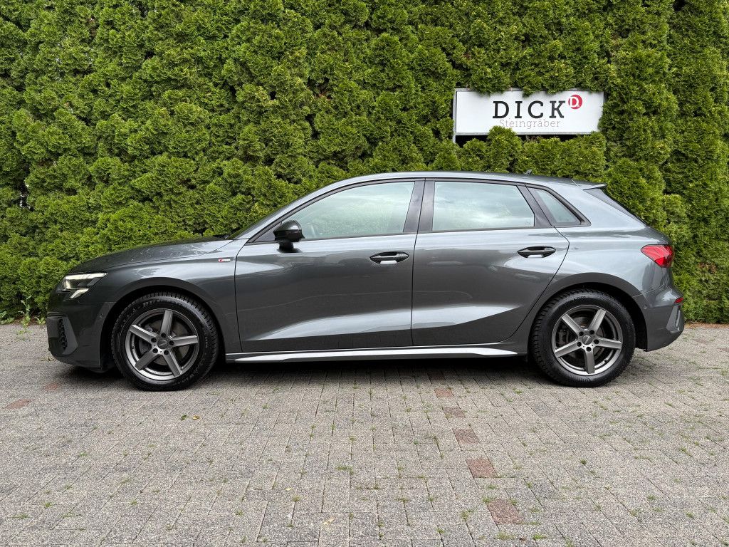 Fahrzeugabbildung Audi A3 35 TFSI S-tr. S-Line PANO+LED+ACC+SHZ+CARPLAY