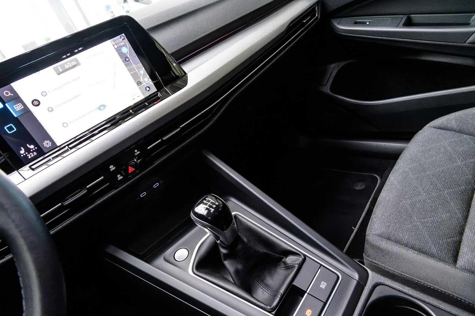 Fahrzeugabbildung Volkswagen Golf VIII Life +Navi +SHZ +ALU +LED +PDC