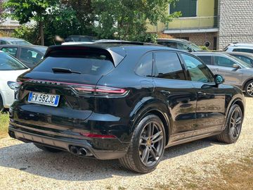 Porsche Cayenne - 6