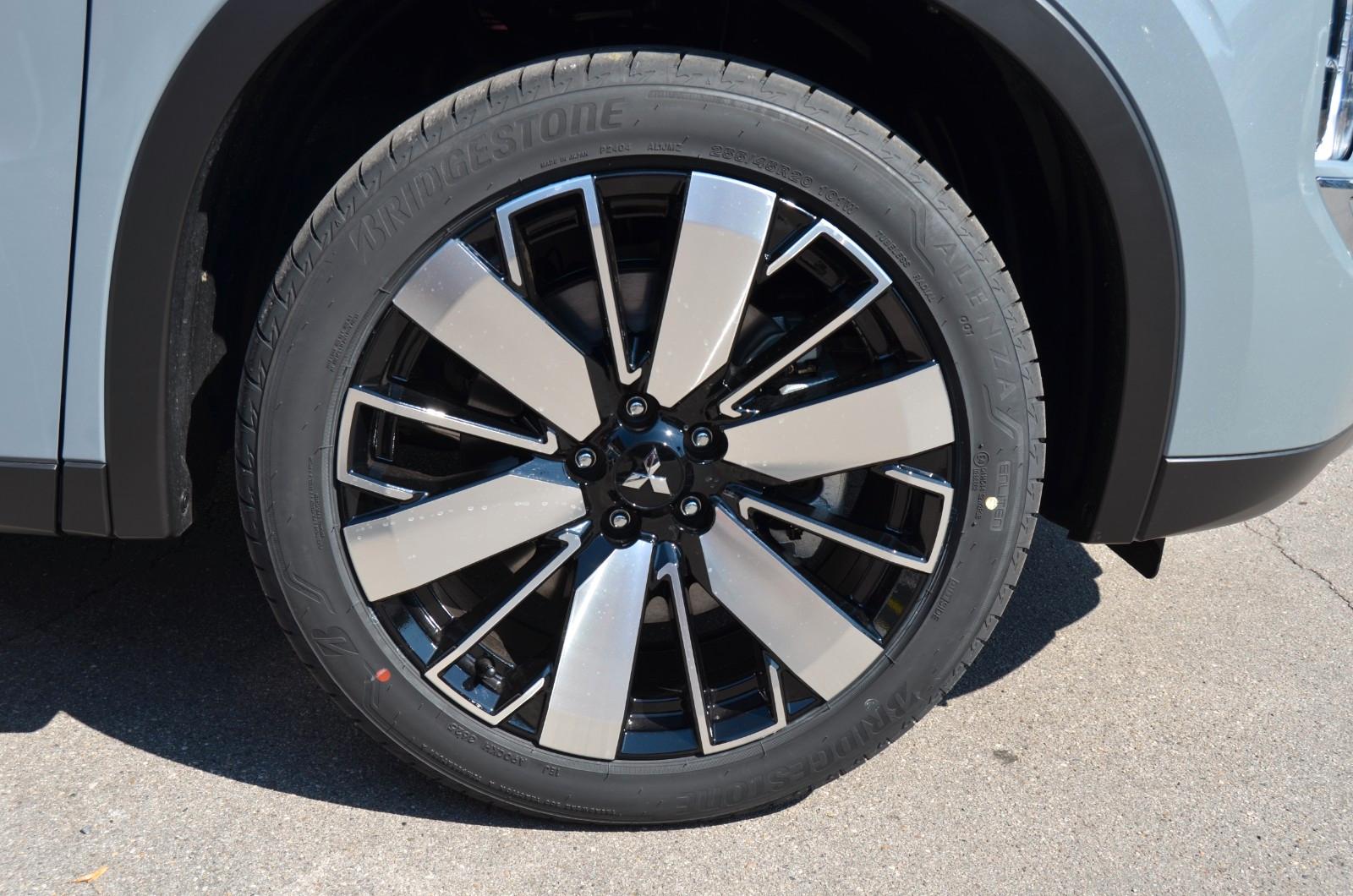 Mitsubishi Outlander 2.4 PHEV Select AT 4WD LED ele. Heck.
