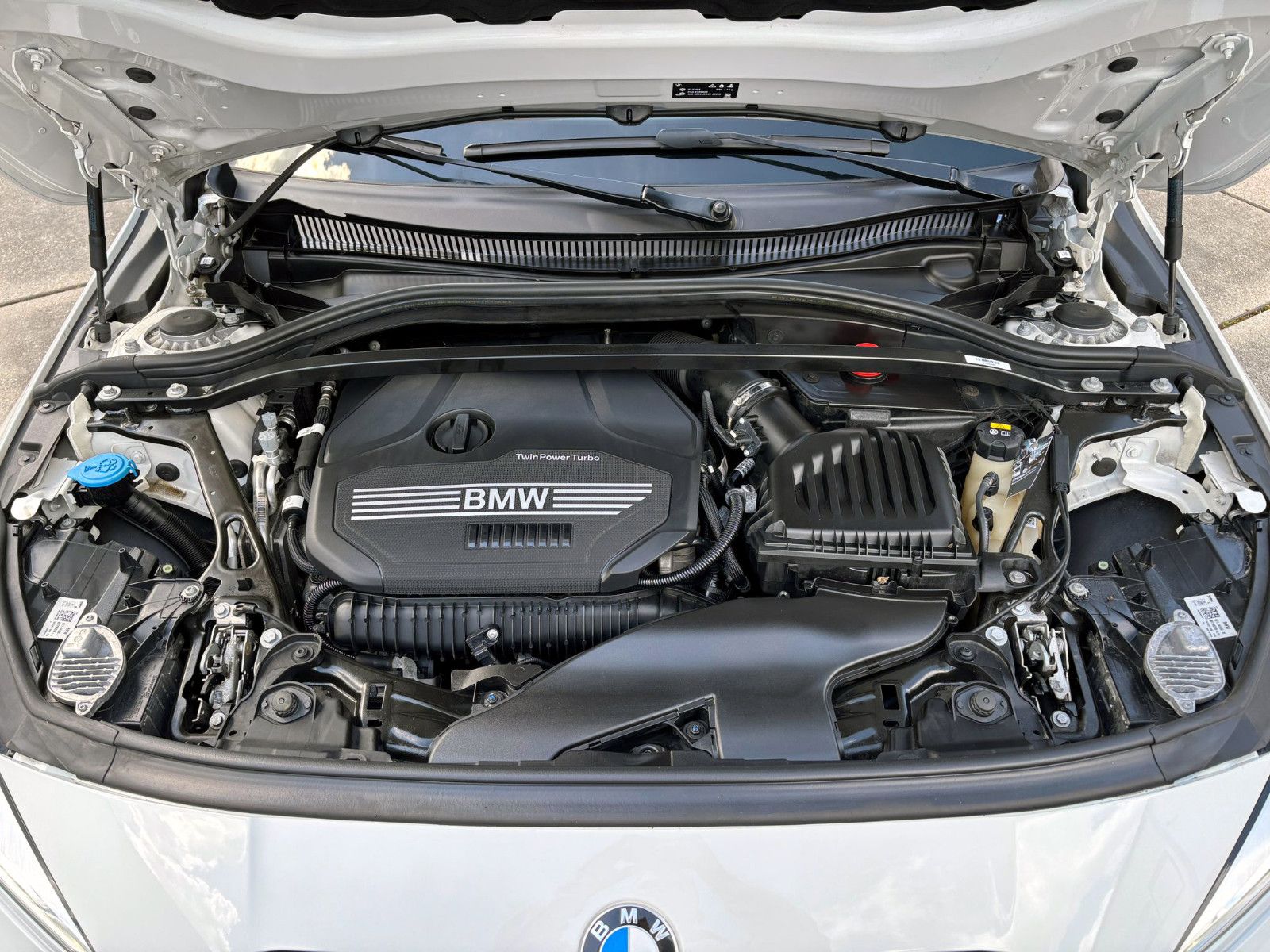 Fahrzeugabbildung BMW 120i M-Sport Steptronic LED TEMP PDC SHZ NAV BT