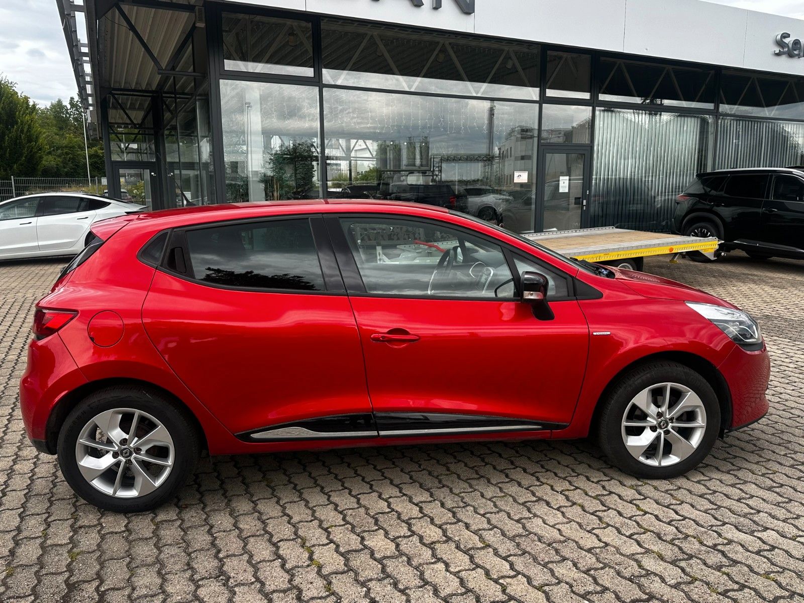 Fahrzeugabbildung Renault Clio IV Limited Klimaaut/ DAB/ ALU / Nav / TOP
