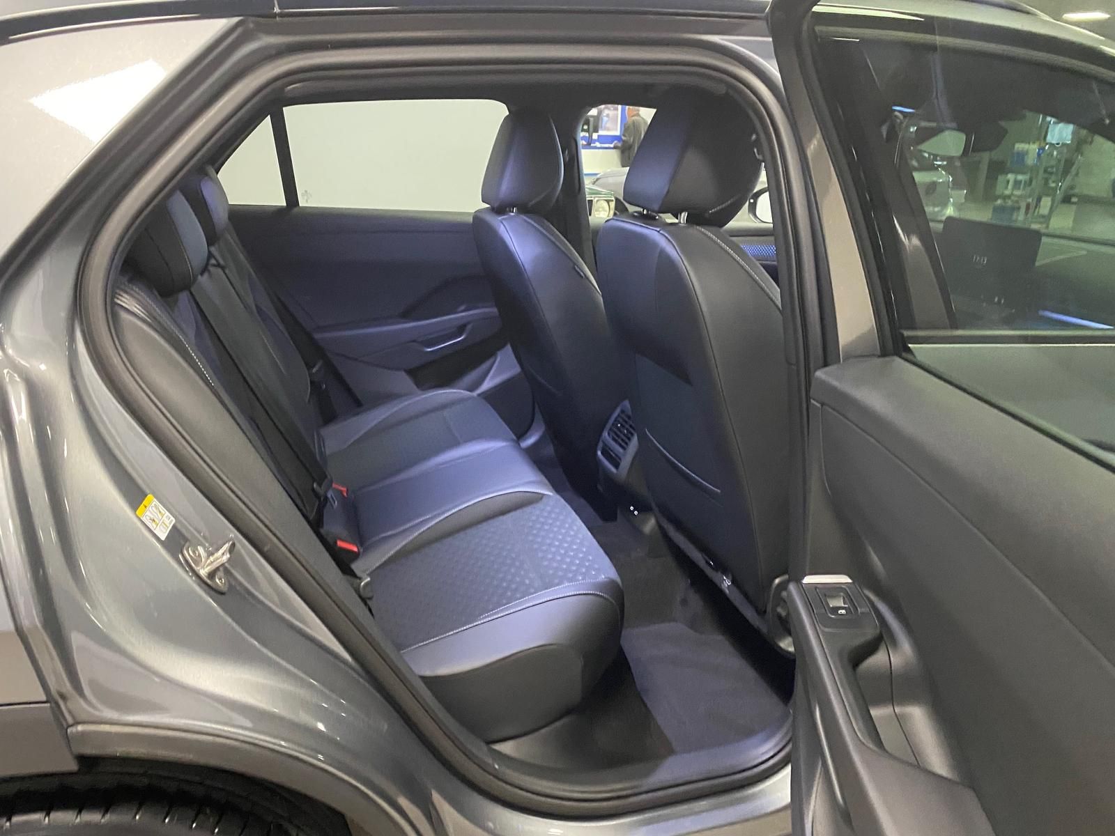 Fahrzeugabbildung Volkswagen T-Roc 1.5 eTSI R-Line NEUES MODELL AHK+ACC+KAMER