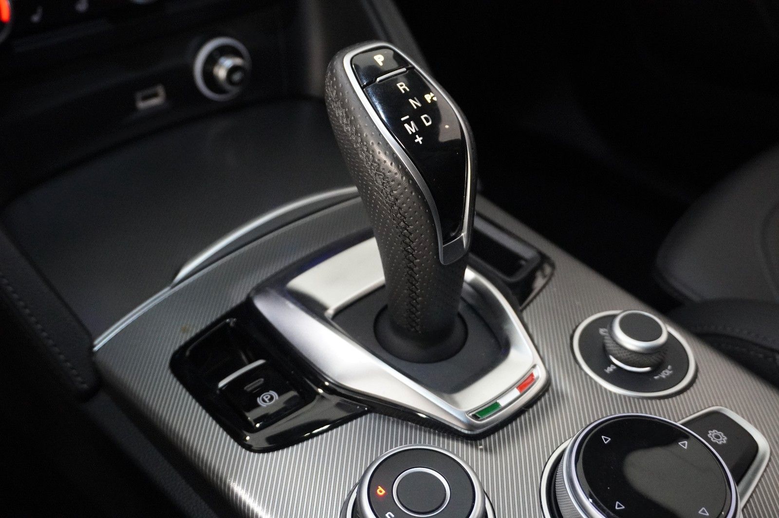 Fahrzeugabbildung Alfa Romeo Stelvio 2.2D VELOCE Q4 NAVI/LED/KAMERA/MATRIX/SH