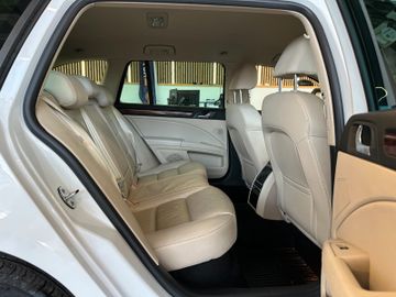 Skoda Superb Combi Elegance *1. Hand*Xenon*Klima*Navi*