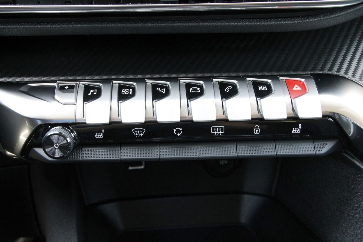 Fahrzeugabbildung Peugeot 3008 HYBRID Allure (MJ F0)