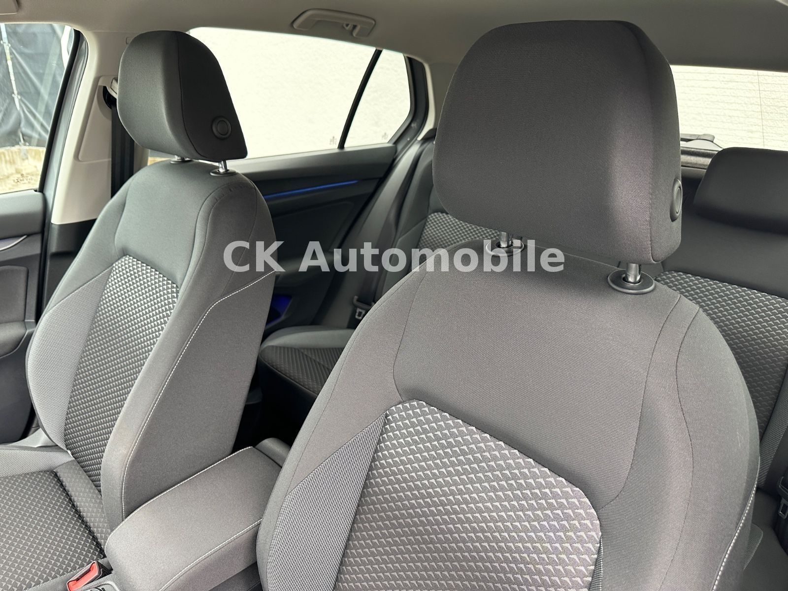 Fahrzeugabbildung Volkswagen Golf VIII Lim. Active 1.5 TSI/Navi/LED/ACC/PDC