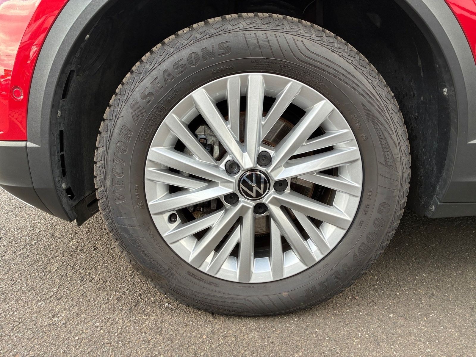 Fahrzeugabbildung Volkswagen T-Roc 1.5 TSI Life LED,Navi,PDC,SHZ,Klimaaut.,LM
