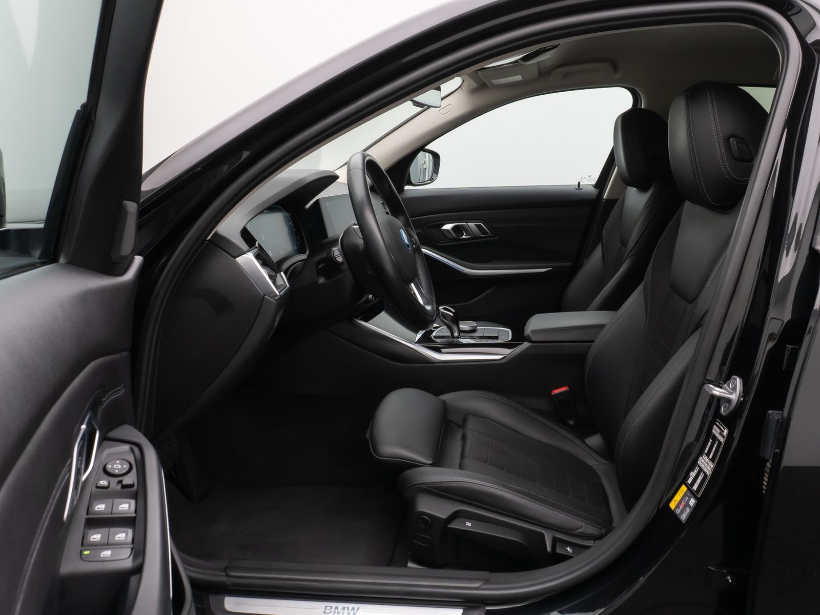 Fahrzeugabbildung BMW 330e xD Sport Line Kamera Laser HUD DAB HiFi AHK