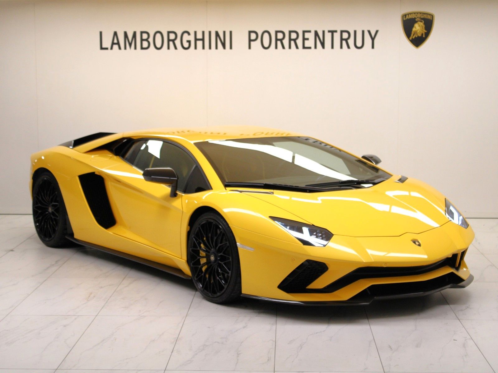 LAMBORGHINI Aventador