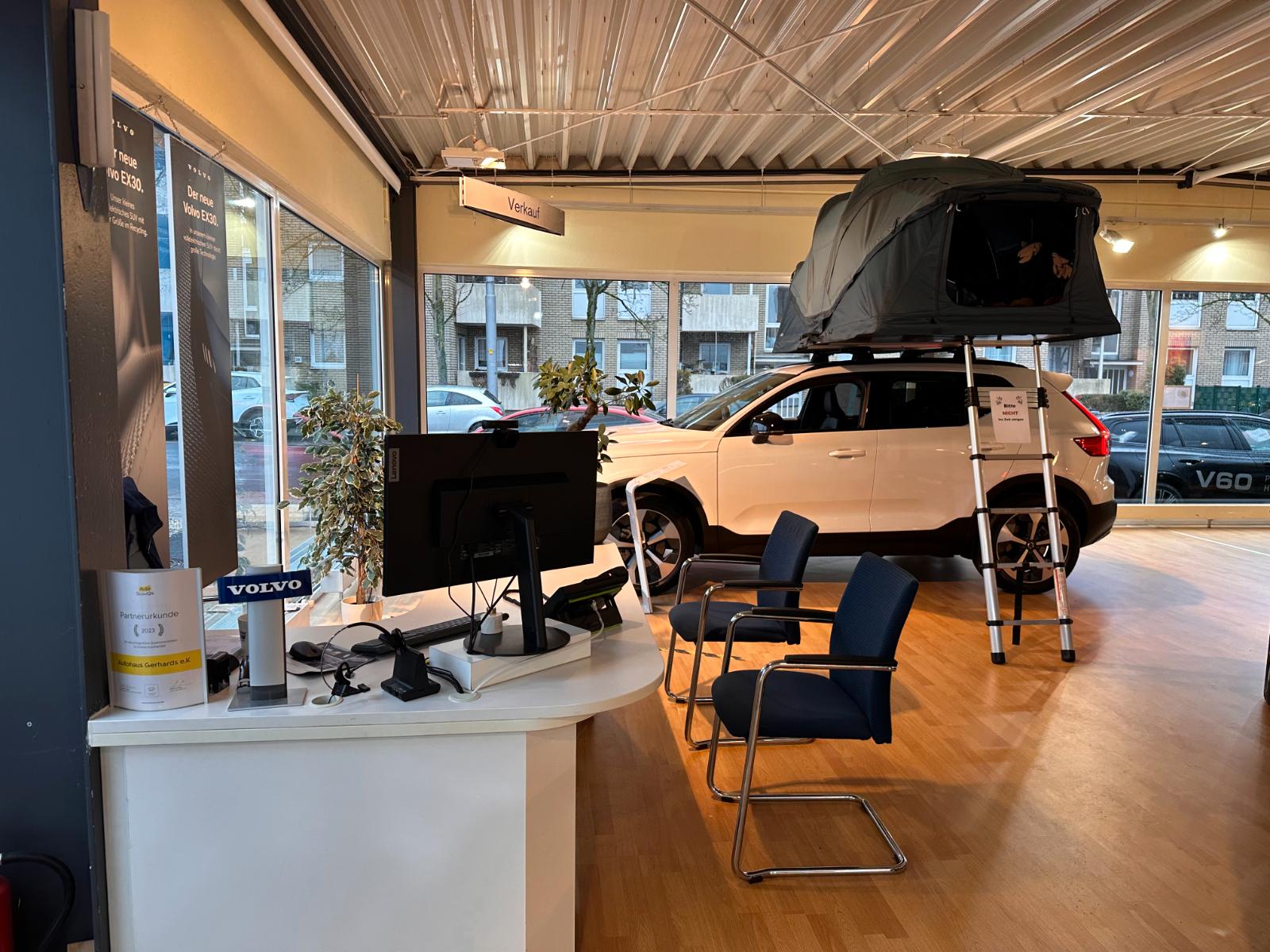showroom-image-top