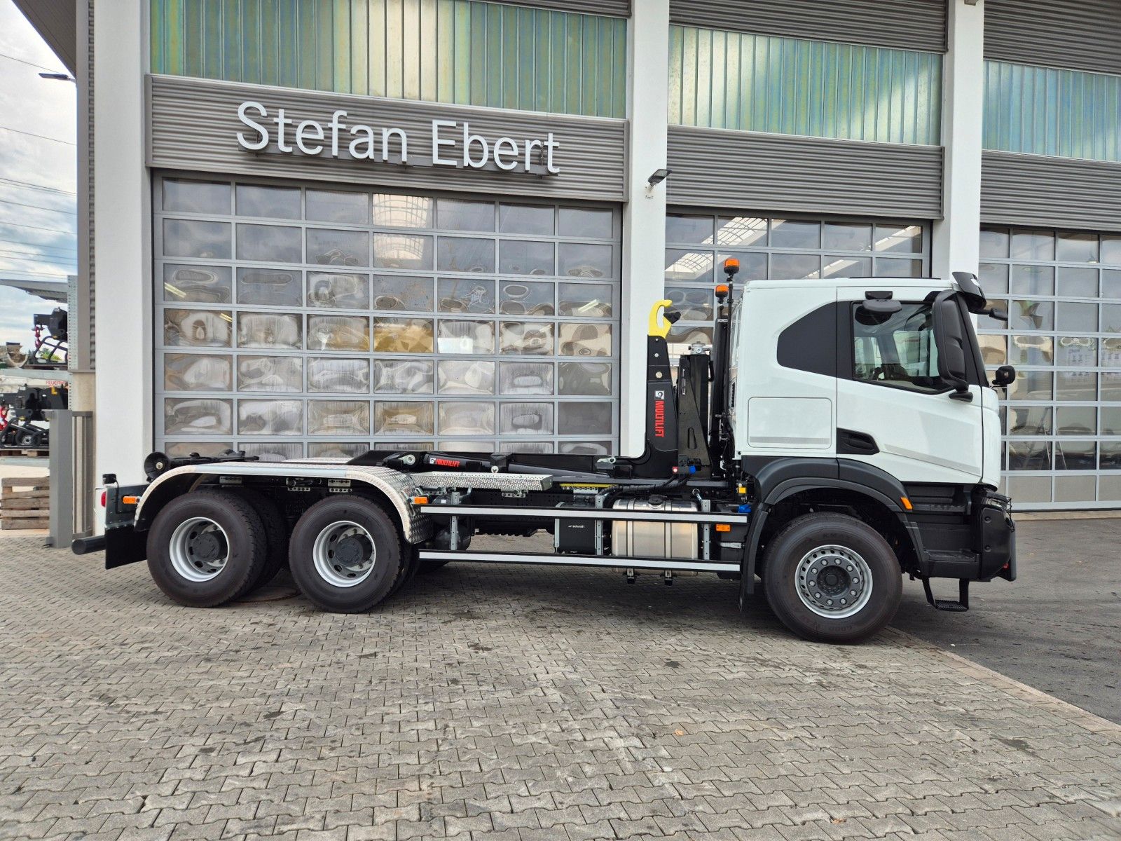Fahrzeugabbildung Iveco X-Way AT300X48Z/P HR OFF 6x4 Hiab Winterdienst