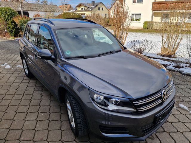 Volkswagen Tiguan,Rentnerfg,SH-gepflegt,PDC,SH ,8fach- Bere