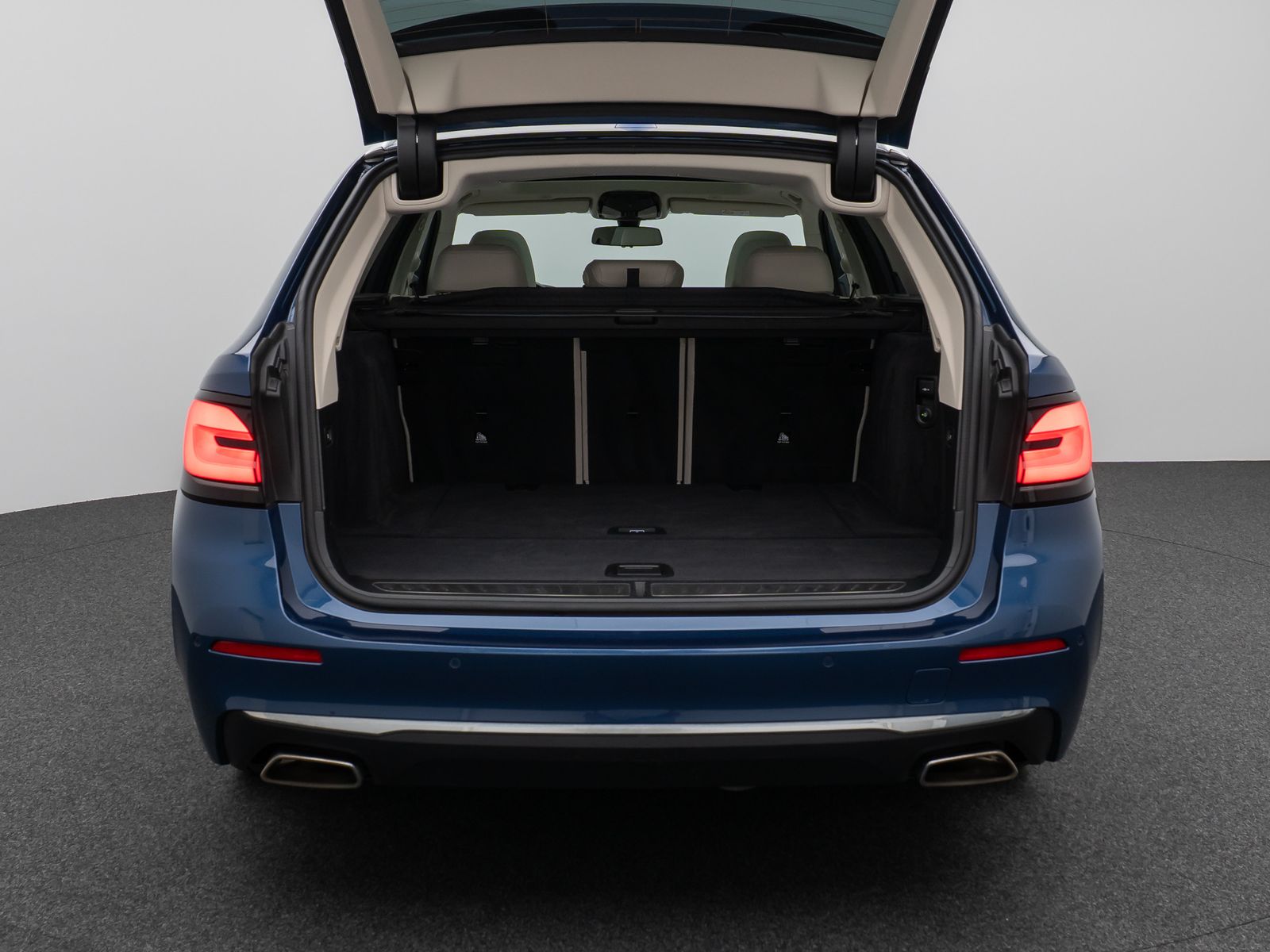 Fahrzeugabbildung BMW 530d Luxury Line Panorama Kamera HUD DAB Sport