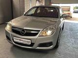 Opel Vectra 1.8 16V PDC Sitzh  Klimaautomatik - Opel Vectra mit Benzin-Antrieb: Limousine