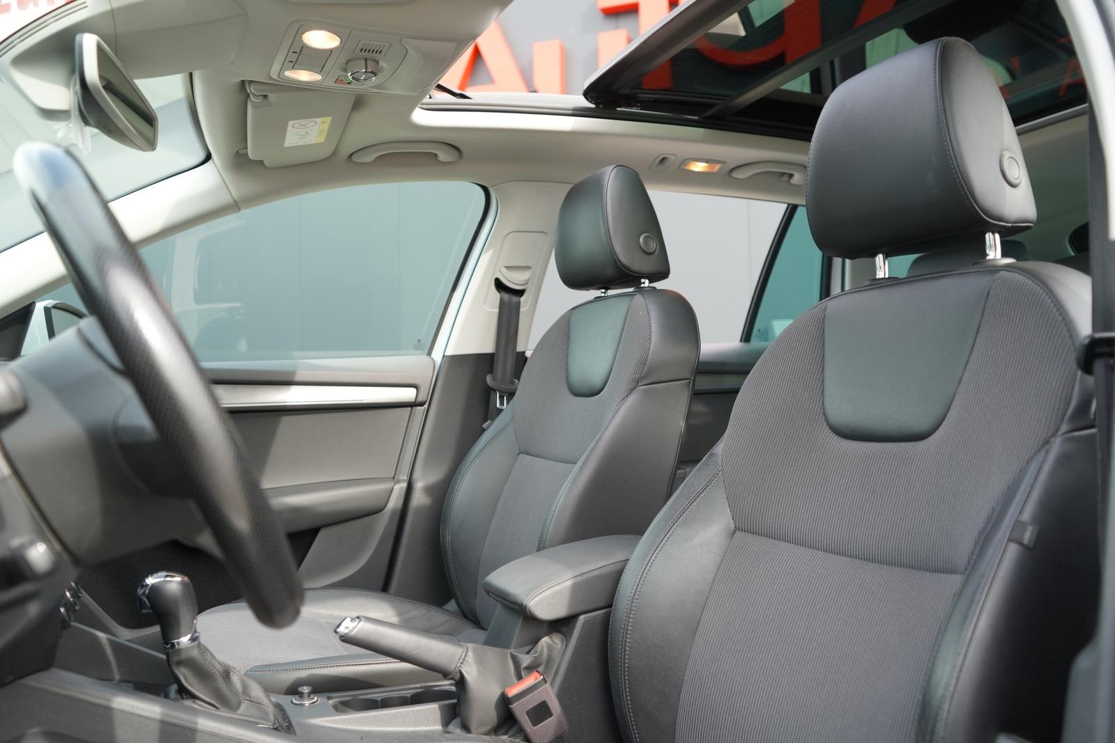 Skoda Octavia 1.6 TDI Premium Edition Panorama ACC LED