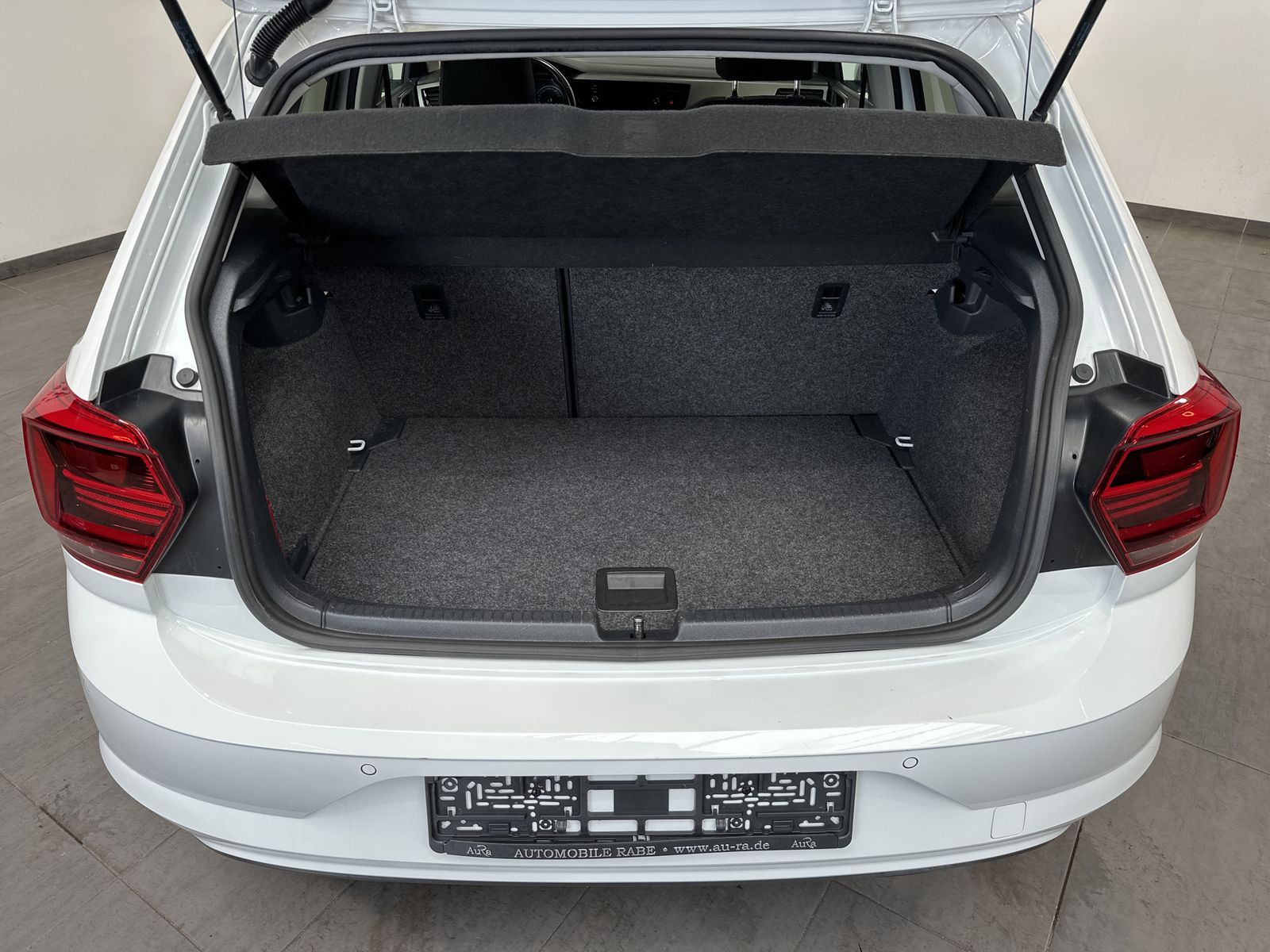 Fahrzeugabbildung Volkswagen Polo 5-Türer 1.6 TDI Comfortline NAV+ACC+KAMERA