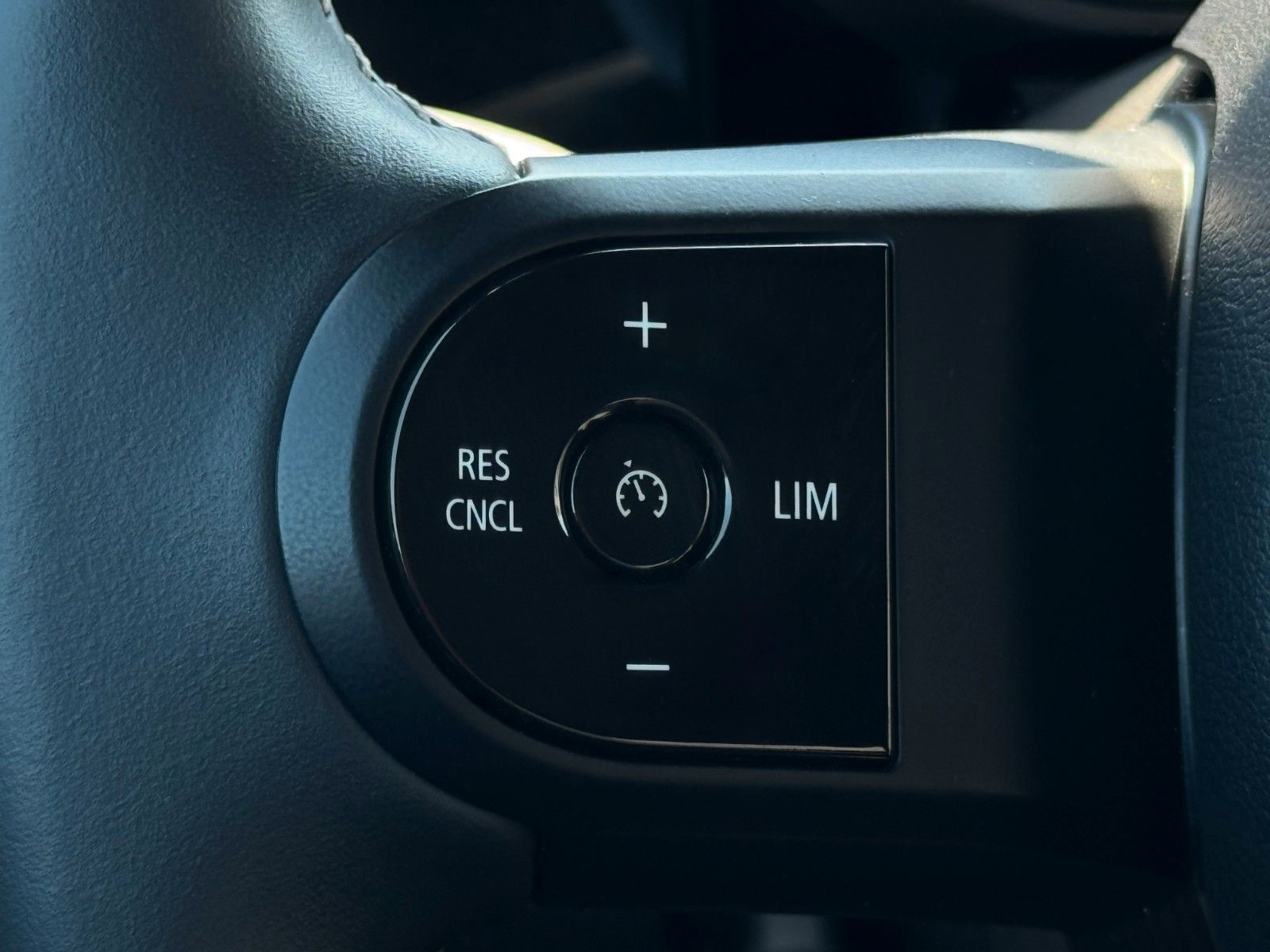 Fahrzeugabbildung MINI One John Cooper Works Tempomat LED SHZ PDC