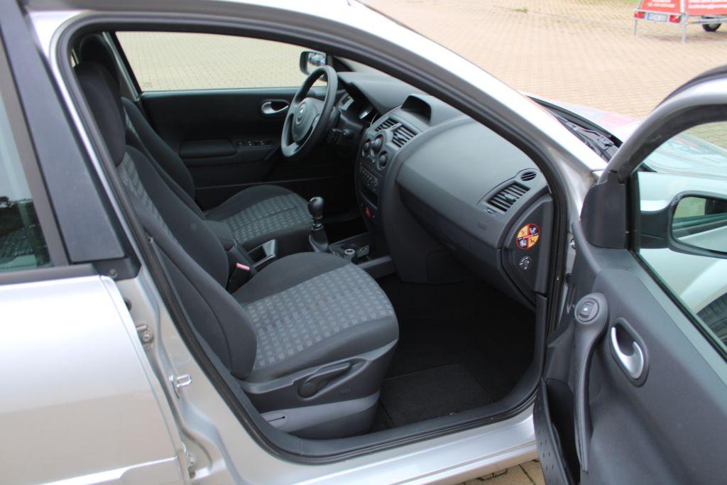 Renault Megane 2009 — photo 12