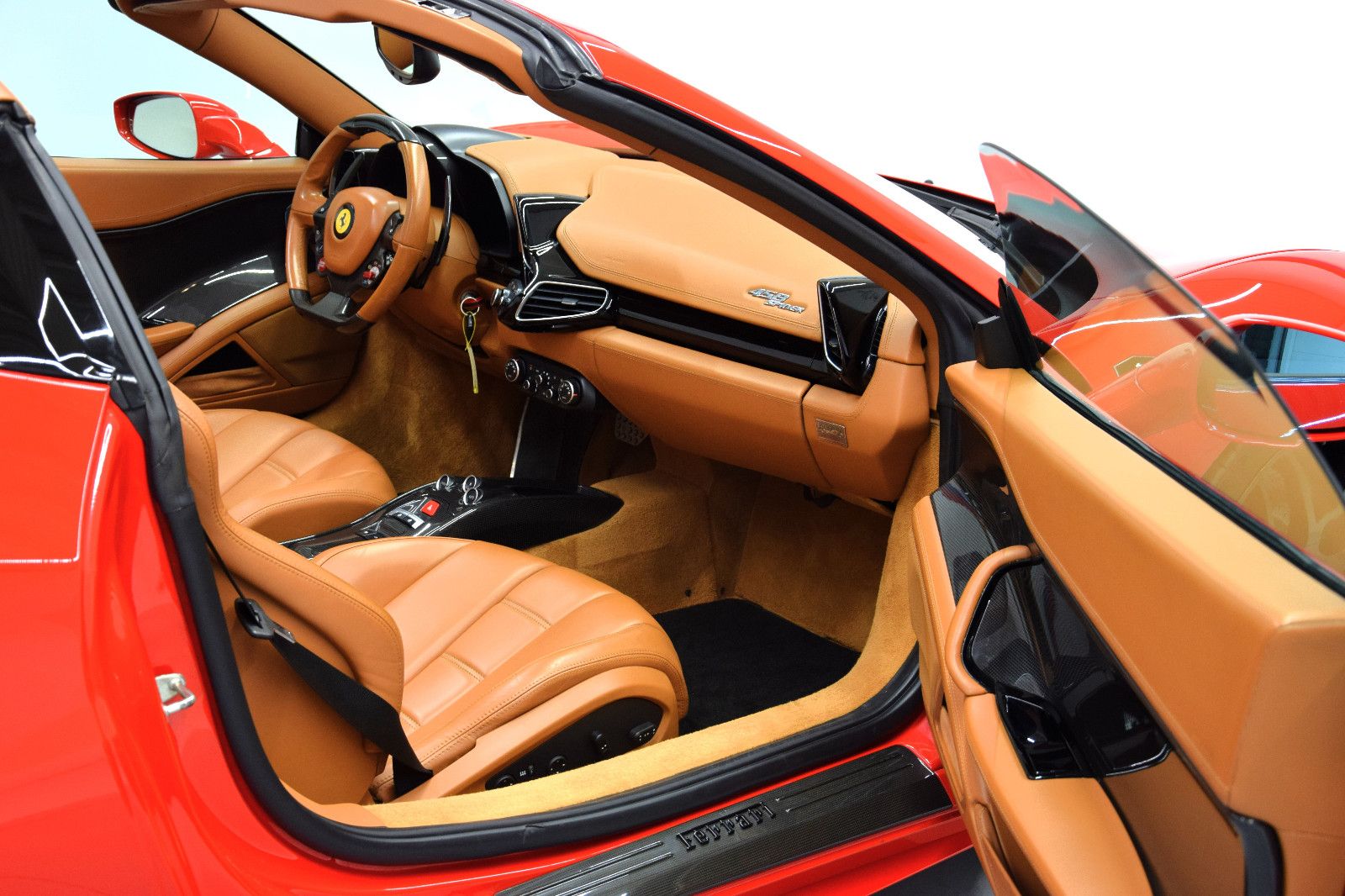 Fahrzeugabbildung Ferrari 458 Spider Carbon-Interior Rosso Corsa / Braun