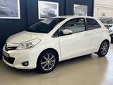 Toyota Yaris Club 1.33 Klima Navi RCAM Teilleder - Toyota Yaris: mit Navigationssystem